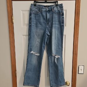 Judy Blue Maddy distressed straight jeans